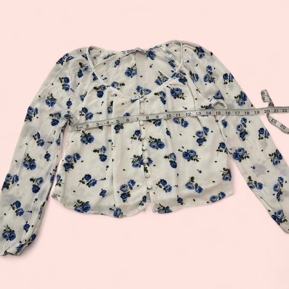 Hollister Blue Floral Button-up /  Crop Top SIZE XS - Picture 3 of 6